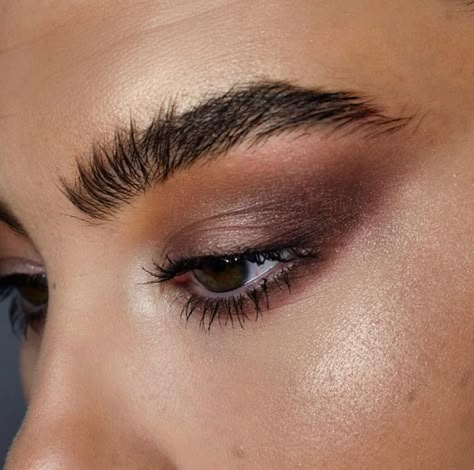 Bronze Smokey Eye Tutorial, Brown Shimmer Eyeshadow Look, Brown Shadow Makeup, Brown Makeup Ideas, Smokey Eye Looks, Bronze Smokey Eye, Bronze Eye Makeup, Bronze Eyeshadow, Going Out Makeup