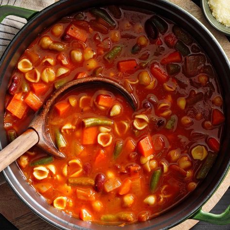 Quick Minestrone Soup Recipes With Garbanzo Beans, Recipes With Chickpeas, Classic Minestrone Soup Recipe, Garbanzo Bean Recipes, Soup Store, Minestrone Soup Recipe, Bellevue Washington, Garlic Bread Recipe, Recipes Soup