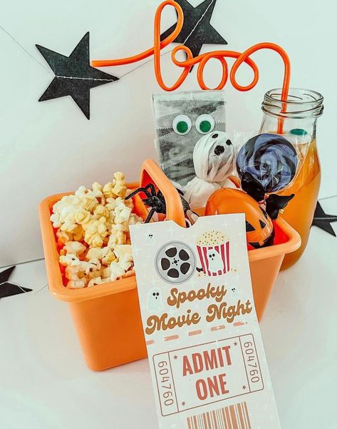 Easy Cute Halloween Party Food, Spooky Movie Night For Kids, Kids Halloween Movie Night Ideas, Halloween Party Gifts For Kids, Halloween Kids Sleepover, Halloween Movie Night Ideas Kids, Hocus Pocus Gift Basket, Halloween Sleep Over Ideas, Hocus Pocus Activities For Kids