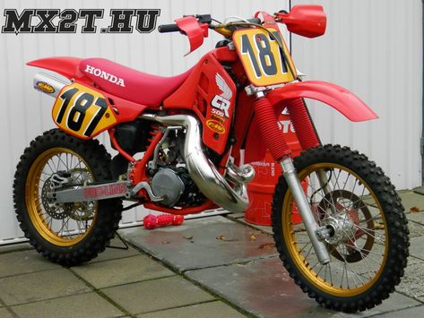 Cr500 Honda, Motocross Tracks, Enduro Vintage, Honda Dirt Bike, Moto Scrambler, Bike Toy, Mx Bikes, Kawasaki Bikes, Cool Dirt Bikes