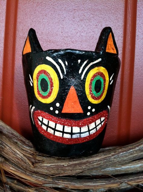 Cat Bucket 3 | Flickr - Photo Sharing! Primitive Halloween Crafts, Vintage Halloween Crafts, Paper Mache Halloween, Primitive Halloween Decor, Lantern Decor, Treat Bucket, Halloween Arts And Crafts, Primitive Halloween, Halloween Black Cat