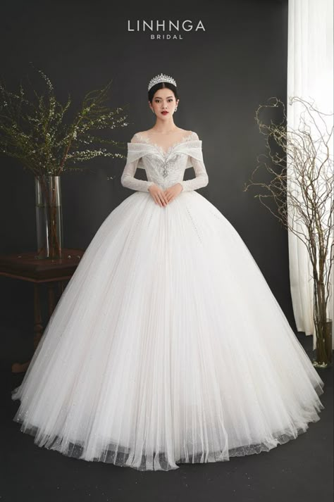 Gorgeous Wedding Dress Princesses, Princess Style Wedding Dresses, White Princess Dress, Queen Wedding Dress, Garden Wedding Dresses, Pretty Quinceanera Dresses, Sparkle Wedding Dress, 파티 드레스, Princess Wedding Dress