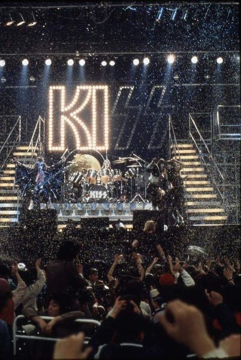 Budokan Hall Tokyo, Japan April 2, 1978 Photo Koh Hasebe Kiss Group, Japan April, Kiss Concert, Football 49ers, Kiss Members, Kiss Army, Vintage Kiss, Kiss Pictures, Kiss Art