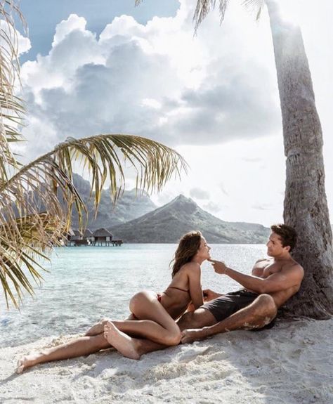 Best Vacation Spots, Beach Retreat, Couples Vibe, Romantic Vacations, Photo Couple, Couple Photography Poses, Alam Yang Indah, Bora Bora, Love Is In The Air