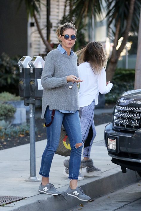 Celebrities Wearing New Balance, Purple Trainers Outfit, New Balance Sneaker Outfits Women, Grey Tennis Shoes Outfit, New Balance Celebrities, 515 New Balance Outfit, New Balance Outfit Work, New Balance Outfits Women, New Balance And Jeans Outfits