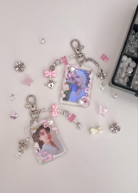 Toploader Keychain, Bts Keychain Diy, Concert Gift Ideas, Deco Keychain, Freebies Ideas, Freebie Ideas, Kpop Keychain, Kpop Deco, Concert Gift