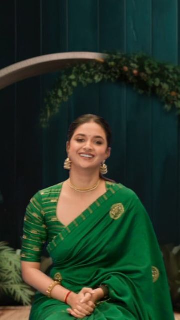 High Back Blouse Designs, Silk Saree Blouse Front Neck Designs, Hi Neck Blouse Designs Latest, Parrot Green Blouse Design, Mysore Silk Saree Styling, High Neck Saree Blouse, High Neck Blouses, High Neck Blouse Designs, Net Saree Blouse Designs