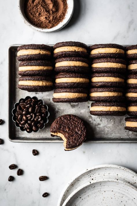 Satisfying Pics, Chocolate Mascarpone, Mascarpone Frosting, Dark Chocolate Cookies, Creamy Coffee, Baking Sweets, Sandwich Cookies, Chocolate Coffee, Cookie Desserts