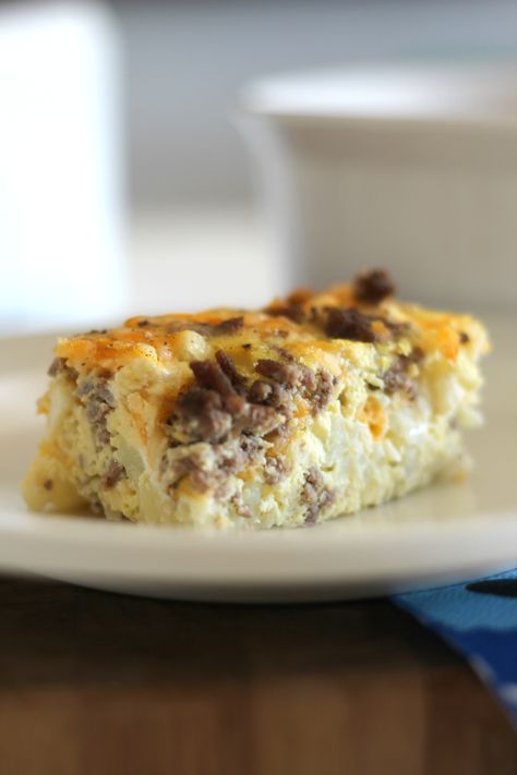 This low carb cauliflower cheeseburger egg bake makes a perfect, simple weeknight meal. It's filling and a great way to sneak in those veggies! Breakfast Quiche Sausage, Sausage Quiche Recipes, Breakfast Quiche Recipes Easy, Sausage Quiche, Breakfast Quiche Recipes, Quiche Recipes Easy, Egg Bake, Breakfast Quiche, Low Carb Diets