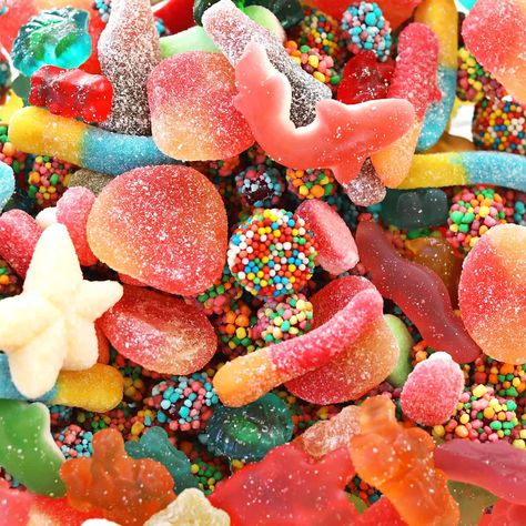 Candy Salad Oreo Dip, Watermelon Gummies, Reeses Candy, Orange Julius Recipe, Candy Salad, Butterbeer Recipe, Perfect Movie Night, Gummy Candies, Snack Mixes