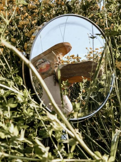 flower child ✌️ #flowerchild #summer #flowersaesthetic #bangsshoes #embroidery #mirrorpics #flowers #yellowaesthetic #sunsetchasing | livharvey-97 | VSCO Unique Senior Pictures, Mirror Photography, Fall Shoot, Senior Photography Poses, Spring Photoshoot, Nature Photoshoot, Woods Photography, Outdoor Mirror, Outdoor Shoot