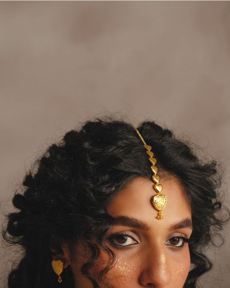 Ethnic Poses, Ix Chel, Fantasy Hairstyles, Aesthetic Goddess, Character Notes, South Asian Jewelry, Gold Make Up, Cultural Fashion, Ethnic Beauty