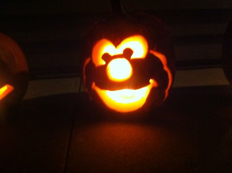 Sesame Street Elmo Halloween pumpkin free hand carving Sesame Street Pumpkin Carving, Pumpkin Carving Ideas Sesame Street, Elmo Fire Pumpkin, Pumpkin Carving Cookie Monster, Elmo Carved Pumpkin, Elmo Pumpkin Carving, Elmo Pumpkin, Elmo Halloween, Cookie Monster Pumpkin