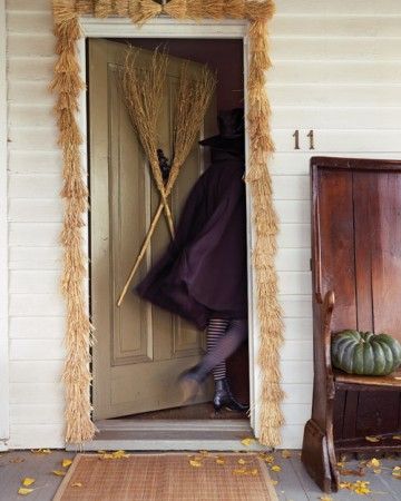 Outdoor Halloween Decor | Witches' Broom Door Decoration and Garland Outdoor Witch, Porche Halloween, Martha Stewart Halloween, Halloween Witch Decorations, Halloween Decorations Diy Outdoor, Elegant Halloween, Halloween Front Porch, Halloween Crafts Decorations, Dekor Diy