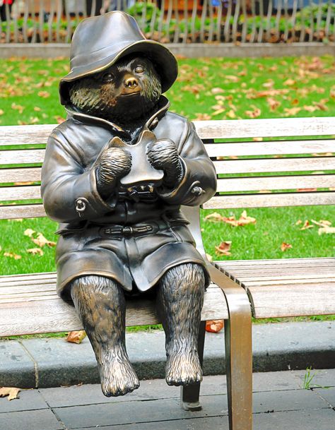 Where to find Paddington Bear in London - MUMMYTRAVELS Paddington Bear Statue, Paddington London England, Paddington Bear London, Paddington Bear Aesthetic, Paddintong Bear, Paddington Aesthetic, English Vibes, Paddington Bear Toy, London Paddington