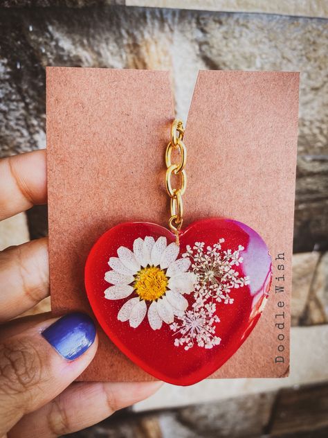 Heart Shape Resin Keychain, Valentine’s Day Resin Ideas, Resin Valentine Ideas, Valentine Resin Ideas, Valentine Resin, Resin Heart Keychain, Resin Business, Resin Jewlery, Resin Arts