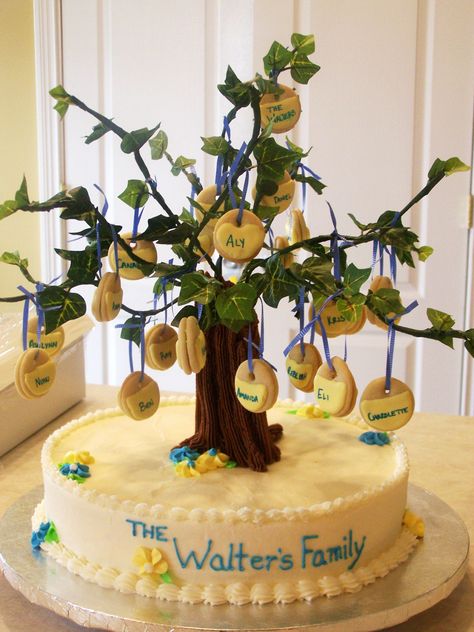 This cake was for a family reunion for a friend of mine.  It was a 12″ white cake with raspberry filling and butter cream icing and fed approx 40 people.  The tree was structured out of plast… Plant Cell Cake Model, Family Reunion Cake Ideas, Reunion Cake Ideas, Family Tree Kids, Family Reunion Desserts, Woodland Fairy Cake, Family Reunion Cakes, Family Tree Cakes, Tree Cake Topper