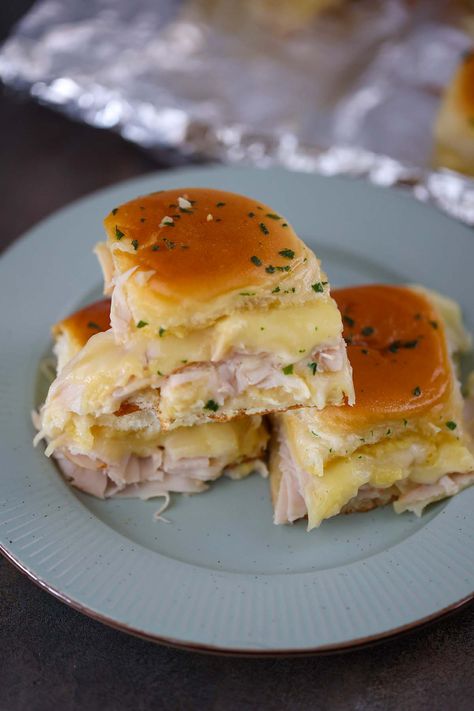 Turkey And Havarti Sliders, Turkey Havarti Sliders, Recipes With Turkey Burger Meat, Havarti Cheese Recipes Dinners, Turkey Havarti Sandwich, Turkey And Cheddar Sliders, Smoked Turkey Sliders, Hawian Roll Sandwiches, Havarti Sandwich