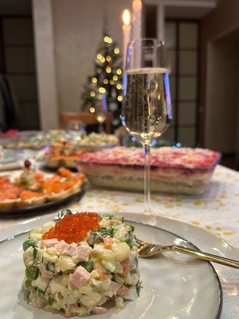 New year eve 2023, aesthetics Russian New Year, Year Aesthetic, New Year Eve, Healthy Food Dishes, Healthy Food Motivation, Yummy Comfort Food, Christmas Feeling, Russian Recipes, Christmas Mood