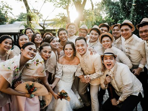 Filipiniana Wedding Photoshoot, Traditional Filipino Wedding Theme, Filipiana Wedding Gown, Filipiana Wedding Theme, Minimalist Filipiniana, Filipiniana Wedding Theme Reception, Modern Filipiniana Wedding Theme, Filipino Themed Wedding, Filipiana Wedding