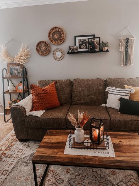 Fall Decor Brown Couch, Fall Living Room Brown Couch, Boho Farmhouse Living Room Brown Couch, Western Fall Decor Living Room, Dark Brown Couch Boho Living Room, Homey Earthy Living Room, Brown Couch Fall Decor, Dark Western Boho Living Room, Boho Living Room With Brown Couch