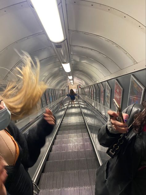 Train Aesthetic London, London Night Out Aesthetic, Downtown London Aesthetic, London Job Aesthetic, Fall In London Aesthetic, London Night Life Aesthetic, London Train Aesthetic, London Date Aesthetic, Shopping In London Aesthetic