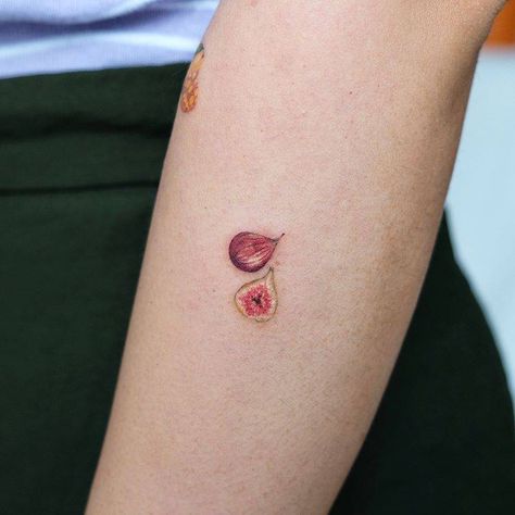 Fig tattoo on the forearm. Fig Tattoo Sylvia Plath, Fig Tattoo, Pomegranate Tattoo, Mini Tats, Fruit Tattoo, Food Tattoos, Funky Tattoos, Cutie Mark, Awesome Tattoos