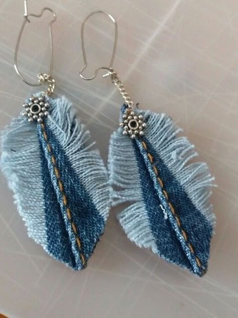 Fabric Christmas Ornaments Patterns, Christmas Ornaments Patterns, Trees Fabric, Denim Earrings, Denim Crafts Diy, Fabric Christmas Ornaments Diy, Folded Fabric Ornaments, Blue Jeans Crafts, Folded Fabric