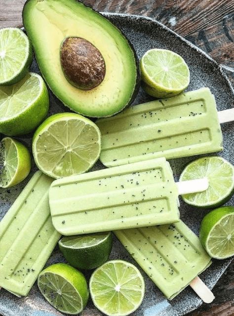 Artisan Popsicles, Chia Seed Parfait, Avocado Popsicles, Green Snacks, Avocado Ice Cream, Homemade Detox Drinks, Avocado Seed, Healthy Cake, Tea Recipes