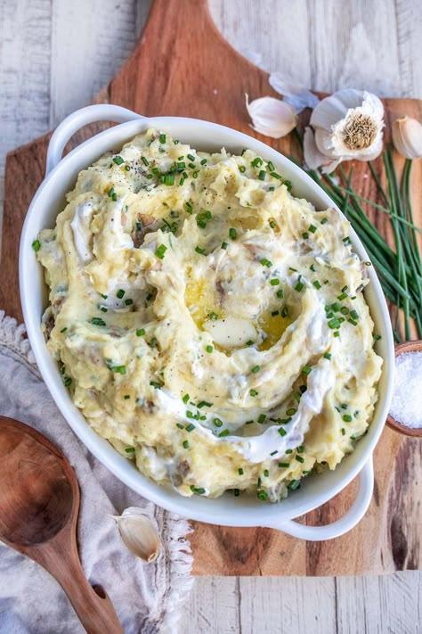 Chive Mashed Potatoes, Sour Cream Mashed Potatoes, Mashed Red Potatoes, Fresh Chives, Favorite Side Dish, Potato Dishes, Red Potatoes, Food Obsession, Thanksgiving Recipes