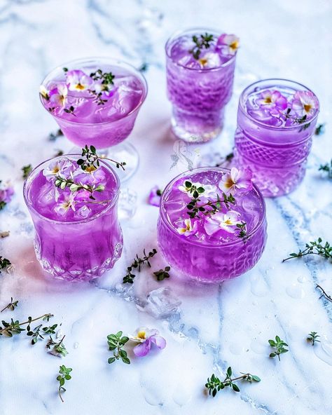 The Margarita Mum on Instagram: “Purple Drinks Make me Happy 💜 I used: 60ml Butterfly Pea infused Gin 15ml elderflower liqueur 30ml freshly squeezed lemon juice 60ml…” Butterfly Pea Lemonade, Flower Bar Ideas, Lemon Ice Cubes, Lemonade Drink, Infused Gin, Purple Drinks, Butterfly Pea Tea, Butterfly Pea Flower Tea, National Margarita Day