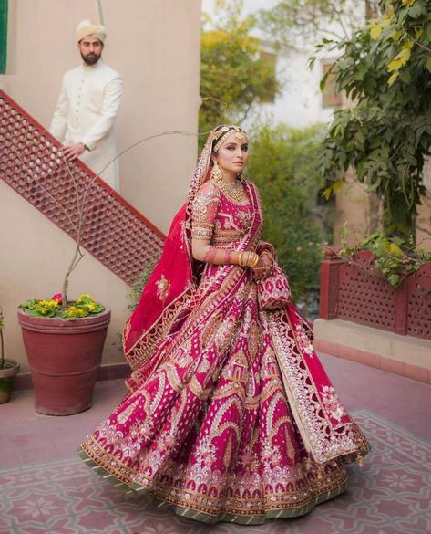 𝒁𝒂𝒓𝒍𝒊𝒔𝒉 𝒃𝒚 𝑴𝒐𝒉𝒔𝒊𝒏 𝑵𝒂𝒗𝒆𝒆𝒅 𝑹𝒂𝒏𝒋𝒉𝒂- The darling luxury collection inspire – LebaasOnline Green Gharara, Silk Gharara, Mohsin Naveed Ranjha, Heavy Dupatta, Pink Dupatta, Bridal Lehenga Designs, South Asian Art, Latest Bridal Dresses, Orange Outfit