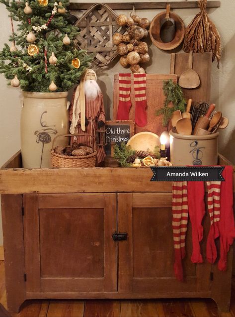 #Countryprimitive Primitive Dry Sink Decor Ideas, Primitive Christmas Decorating Ideas, Primitive Country Christmas, Primitive Christmas Decorating, Primitive Christmas Decor, Old Time Christmas, Deco Champetre, Dry Sink, Primitive Colonial