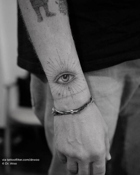 Single needle eye tattoo located on the wrist. Text Tattoo Arm, Eye Tattoo On Arm, Ojo Tattoo, Wrist Tatoo, Realistic Eye Tattoo, Tattoo Dublin, Community Tattoo, Third Eye Tattoos, International Tattoo