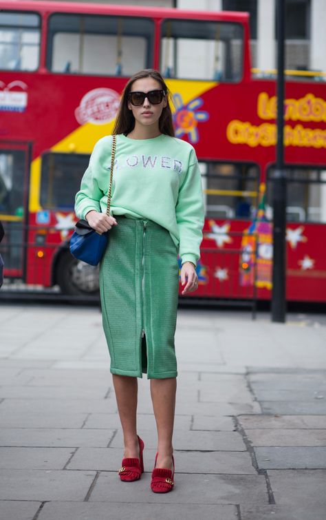 Layering A Dress, Statement Sweater, Autumn Street, London Fashion Weeks, Minty Fresh, Street Style 2017, Estilo Hippie, Solange Knowles, Straight Cut Jeans