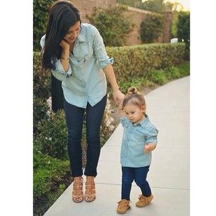 These all-denim dynamos. | 18 Matching Mother-Daughter Outfits That Are Just Too Cute Mommy Daughter Outfits, Baby Mode, Mother Daughter Outfits, Matching Mom, Mommy Daughter, Foto Tips, Mommy And Me Outfits, Mom Daughter, Matches Fashion