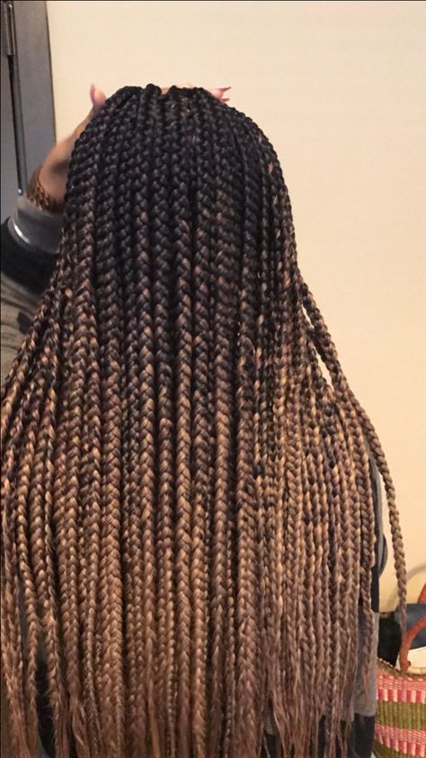 Ombré box braids #ombreboxbraids #boxbraids #1b #30 #27 Black To Brown Box Braids, 1b/30/27 Box Braids, Fun Box Braids, Box Braids 1b/30, Box Braid Hair Colors, Box Braids Ombre Hair, Box Braids Colours, 1b And 27 Box Braids, Box Braid Ombre