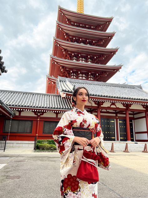 Japan Kimono Aesthetic, Tokyo Aesthetic Outfit, Japan Fashion Aesthetic, Japan Aesthetic Outfit, Kimono Tokyo, Kimono Poses, Kimono Photography, Tokyo Asakusa, Kimono Aesthetic