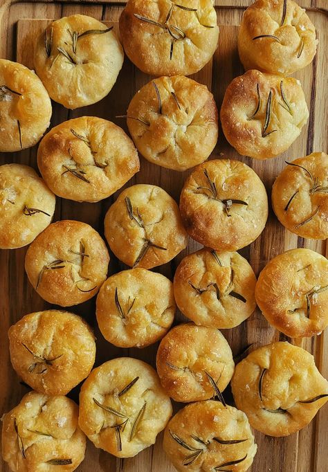 NO KNEAD MINI FOCACCIA MUFFINS Foccacia Bread Mini, Mini Foccacia Rolls, No Knead Focaccia Muffins, Focaccia Muffin Recipe, Mini Focaccia Bread, Mini Foccacia, Focaccia Muffins, Mini Focaccia, Mini Breads