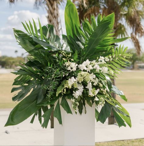 Safari Floral Arrangements, Palm Floral Arrangements, Caribbean Flowers, Pedestal Arrangements, Tropical Wedding Bouquets, Foliage Arrangements, Jungle Style, Tropical Wedding Decor, Tropical Flower Arrangements