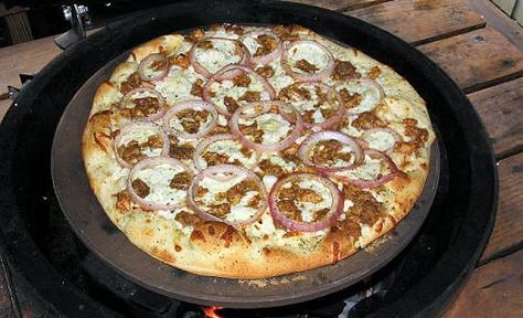 Pizza Hints and Tips -- Naked Whiz Ceramic Charcoal Cooking Green Egg Pizza, Big Green Egg Pizza, Egg Pizza Recipes, Bge Recipes, Big Green Egg Smoker, Kamado Grill Recipes, Charcoal Cooking, Green Egg Bbq, Pizza Cooking