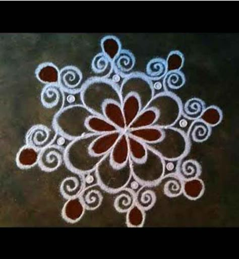 Simple Rangoli Kolam Designs With Colour, Simple White Rangoli, White Rangoli, Daily Muggulu, Small Kolam, Pattern Design Drawing, Easy Rangoli Designs Videos, Very Easy Rangoli Designs, Rangoli Designs Simple Diwali