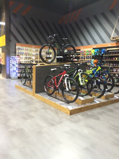 Bike Store Design, Bicycle Shop Design, Bike Room Design, Bike Display, Layout Landscape, Bike Shops, Cycle Store, Bicycle Store, Bike Room