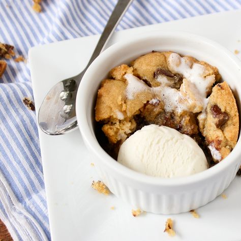 Deep Dish Cookie Pie, Cookie Pies, Ramekin Recipe, Cookie Dough Pie, Deep Dish Cookie, Chocolate Chip Cookie Pie, Ramekin Dishes, Sweet Bites, Cookie Pie