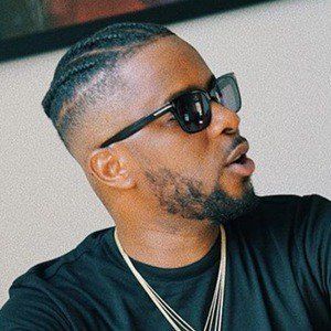 NaijaHighland: Video : Maleek Berry – “Flashy” Maleek Berry, About Music, News Update, Pop Star, Fast Cars, Music Video, Rayban Wayfarer, Berry, Music Videos