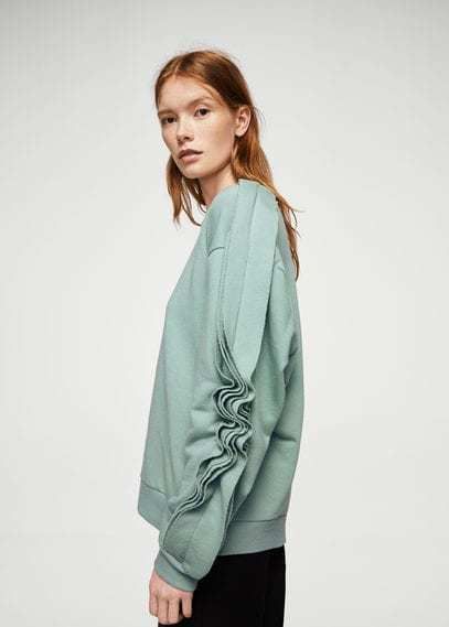 MANGO Ruffled sleeves sweatshirt Unique sleeve ruffle detail. #affiliate 70s Fashion Outfits, 70s Women, Sweatshirt Women, Ruffled Sleeves, 70s Fashion, Sweatshirt Dress, Fashion Details, Fashion Advice, Ruffles