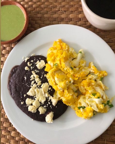 Mexican Breakfast Aesthetic, Salvadorian Food, Mexican Breakfast, Raise Your Hand If, Latin Food, Protein Breakfast, Raise Your Hand, Food Is Fuel, Omelet