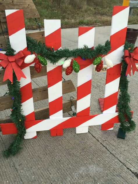 Outdoor Candy Cane Decorations Diy, Candy Cane Outdoor Decorations, Diy Christmas Lawn Decorations, Gingerbread Barn, Xmas Display, Outdoor Christmas Diy, Outside Christmas Decorations, Decorations For Christmas, Gingerbread Christmas Decor