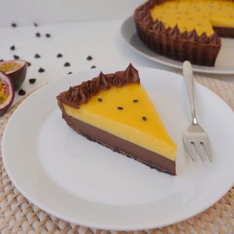 Chocolate Passion Fruit Tart, Chocolate Orange Tart, Passion Fruit Tart, Luxury Desserts, Chocolate And Orange Tart, Easy Pastry Recipes, Sweet Board, Fine Dining Desserts, Fruit Tart Recipe