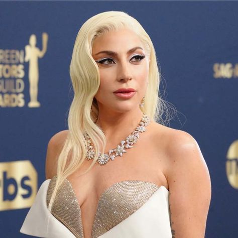 Lady Gaga wearing the Tiffany Schlumberger Flowers and Leaves necklace from the 2022 Blue Book collection at the SAG Awards The Making of Lady Gaga’s SAG Awards Necklace | The Adventurine Sag Awards 2022, Selma Hayek, Lady Gaga Pictures, Sag Awards, Elle Fanning, Best Actress, American Singers, Pop Star, Lady Gaga